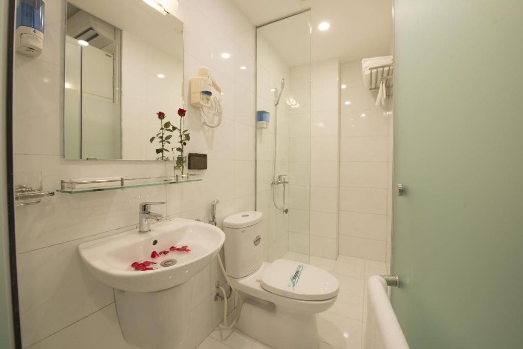 Hanoi Holiday Hotel Bagian luar foto
